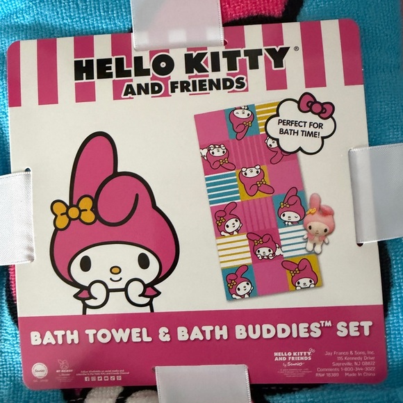 NWT - HELLO KITTY - Bath Towel and Bath Buddies Set - Picture 2 of 7